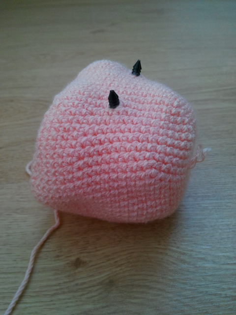 amigurumi-bebeklerde-goz-nasil-takilir amigurumi-bebeklerde-goz-nasil-takilir