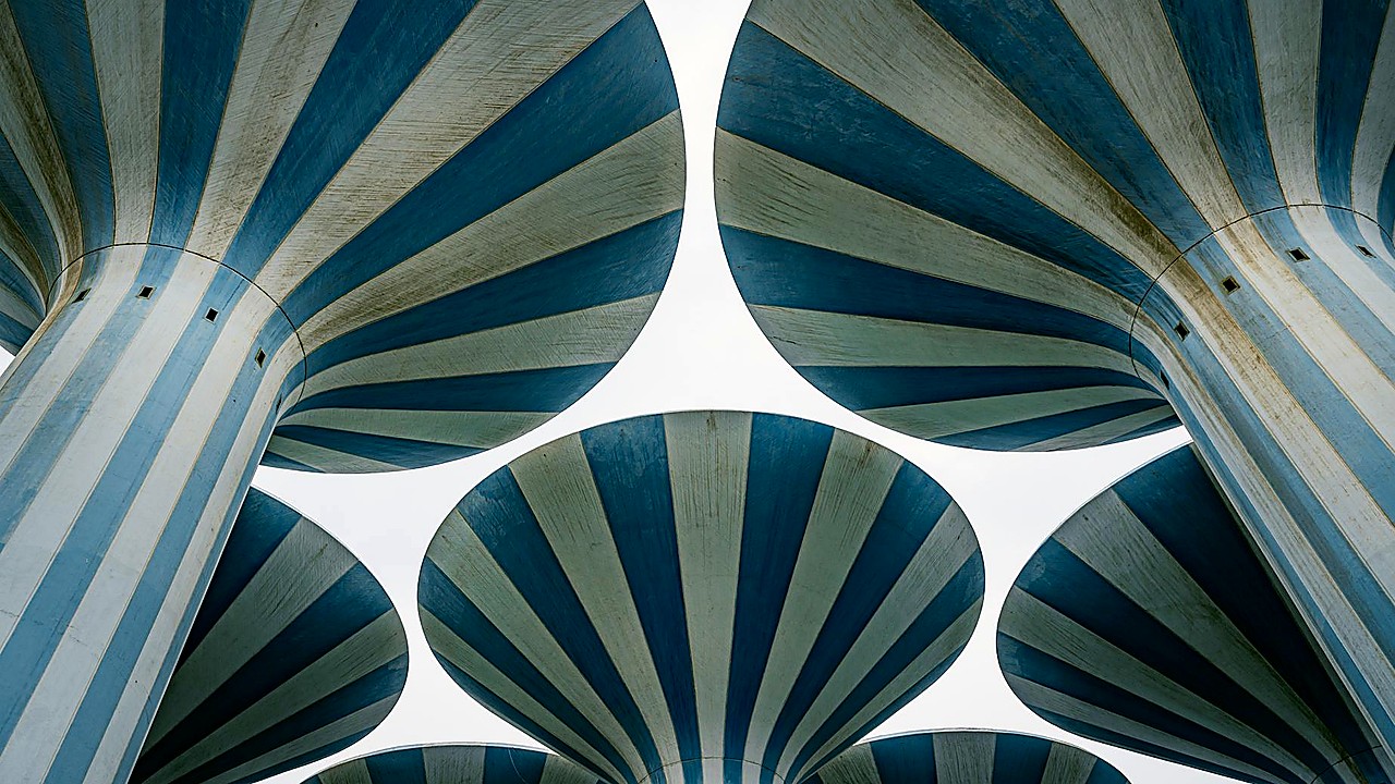 Huge Fire Engulfs Kuwait Tower; Crews Battle Blaze Overnight