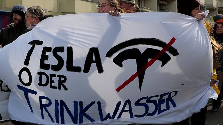 Waymo Robotaxi Blocks Ambulance During Fatal Austin Shooting