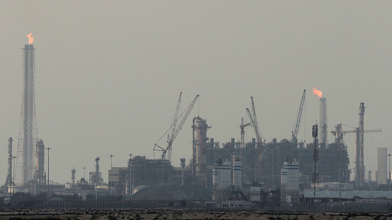 Iran Missile Strike Hits Qatar Facility Near Major Gas Plant