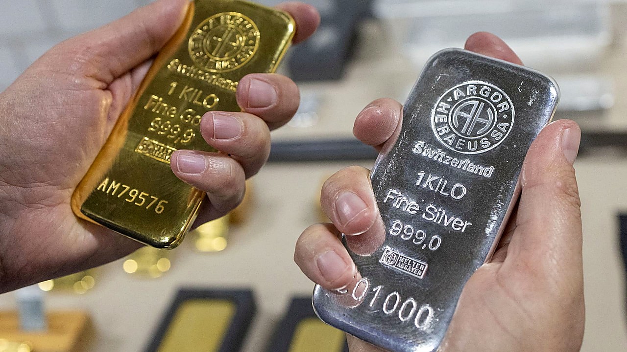 Gold, Silver Slide As Inflation Fears Rattle Global Markets