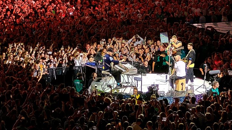 Chappell Roan Addresses São Paulo Hotel Security Dispute