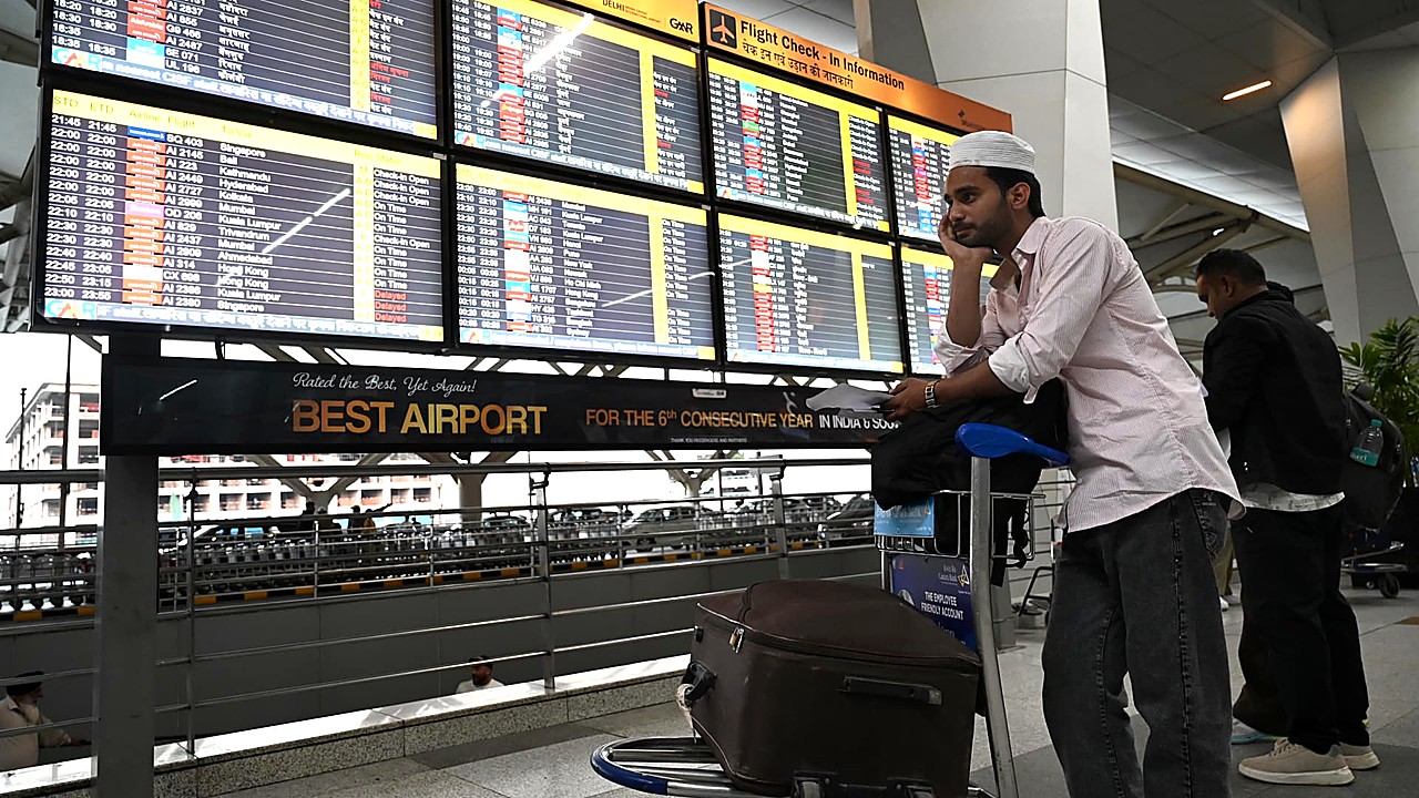 Emirates' First Post-Strike Flight Departs Dubai For London