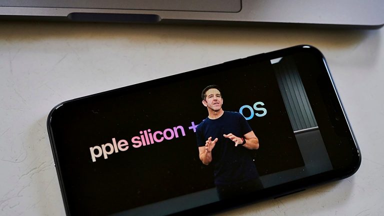 Apple Incoming CEO John Ternus Faces AI Strategy Overhaul