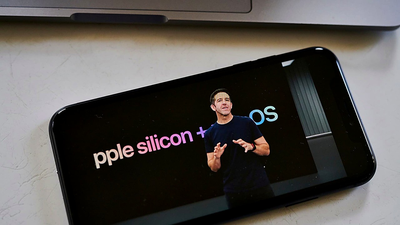 Apple Incoming CEO John Ternus Faces AI Strategy Overhaul