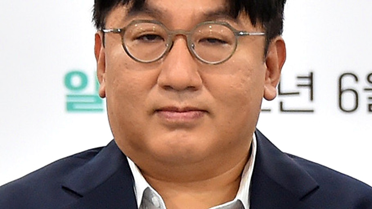 Police Seek Arrest Warrant for Hybe Founder Bang Si Hyuk