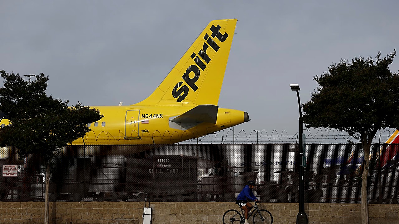 Trump Says Government Maybe Should Aid Struggling Spirit Airlines
