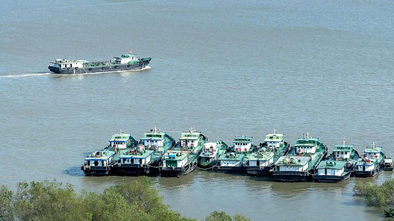 Iran’s IRGC Mosquito Fleet Raises Risks In Strait Of Hormuz