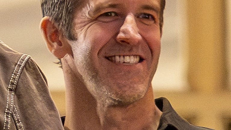 Apple Names John Ternus CEO, Tim Cook Becomes Executive Chairman