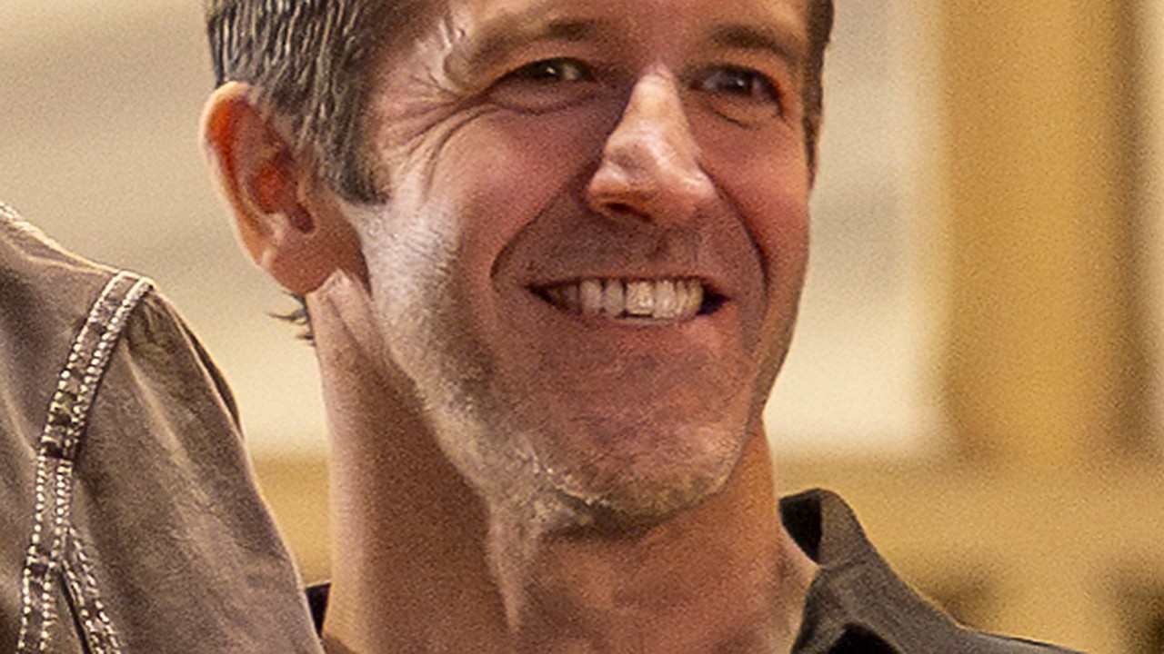 Apple Names John Ternus CEO, Tim Cook Becomes Executive Chairman