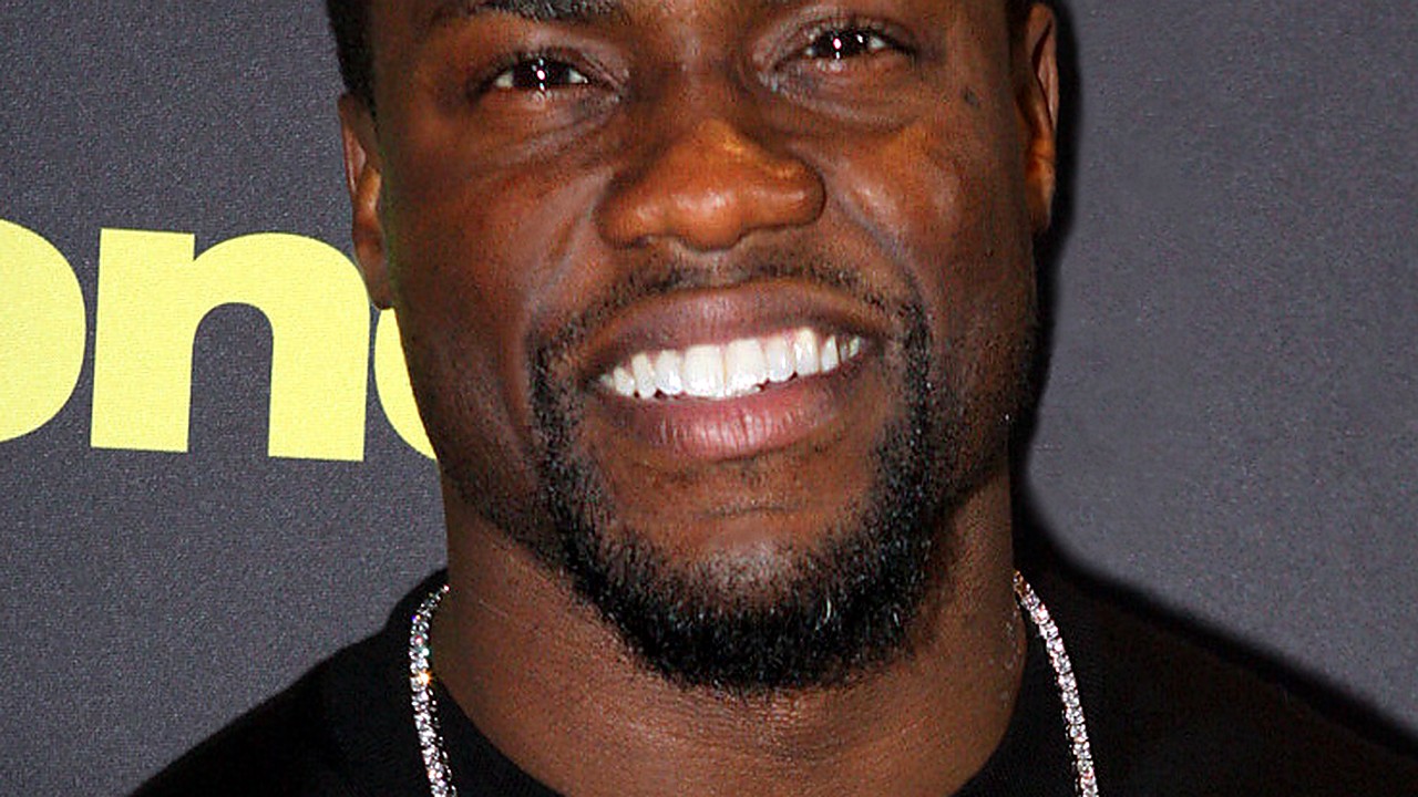 Tom Brady Crashes Kevin Hart Netflix Roast, Flirts With Wife