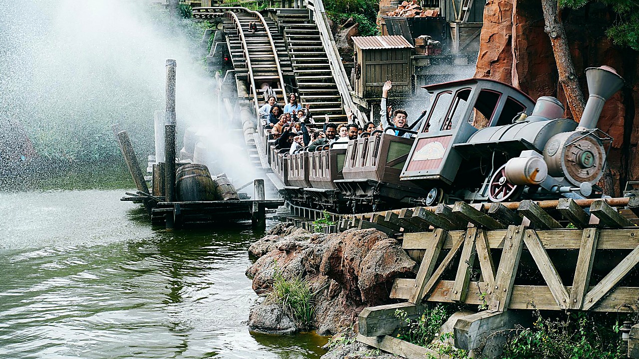 Pedro Pascal Appears In Mandalorian Costume On Disneyland Ride