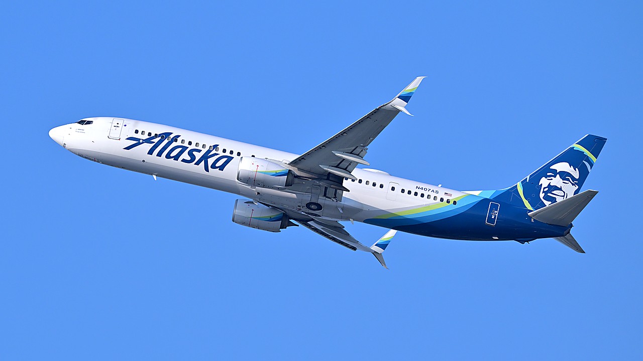 Alaska Air Prices $1.2 Billion Senior Notes Debt Offering