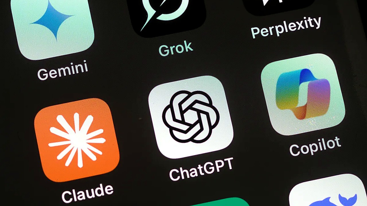 Apple Targets iOS 27 For User-Selected AI Model Options