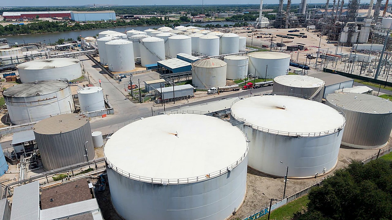 Oil Prices Mixed After U.S. Strikes Hit Iran-Linked Targets
