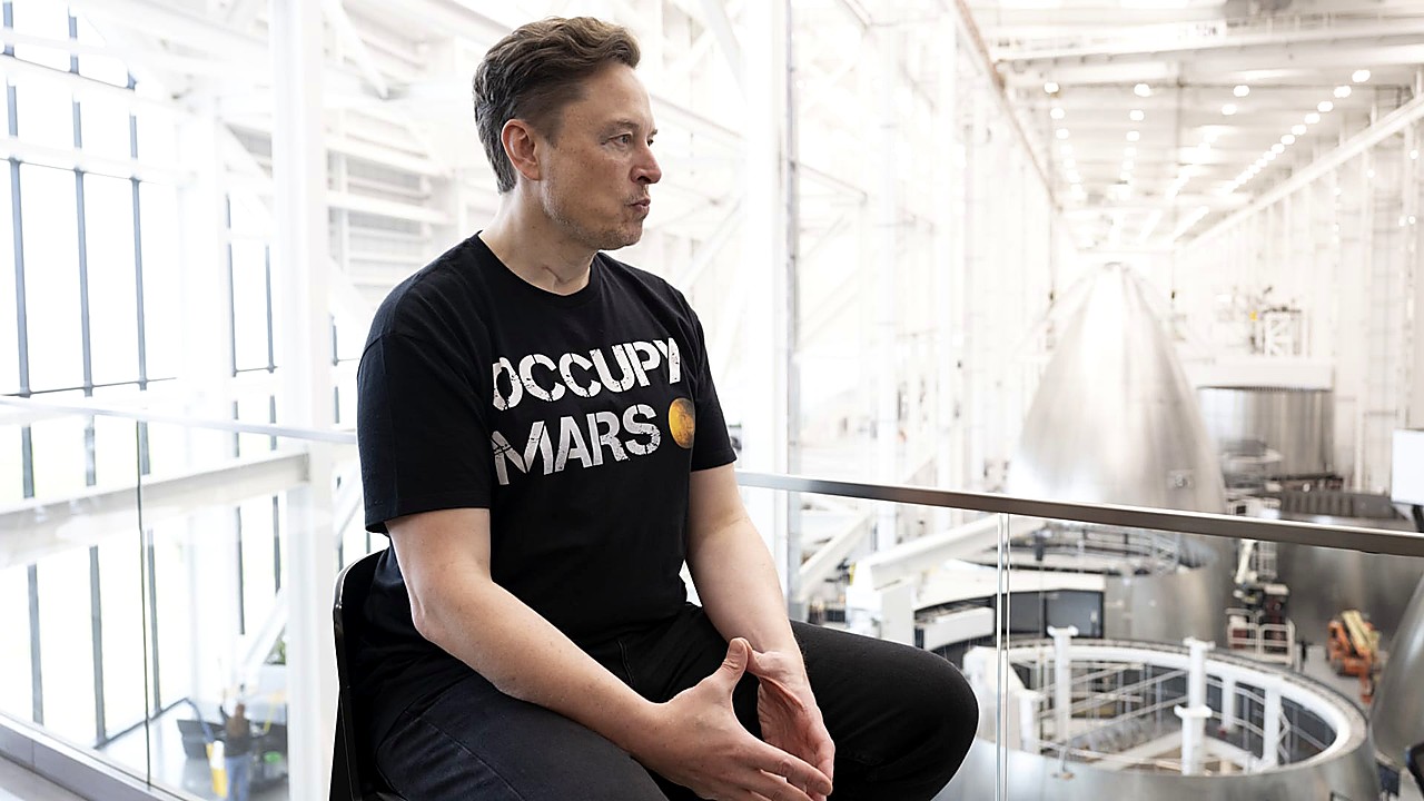 Musk IPO Comments Clash With SpaceX Filing, Raising Concerns