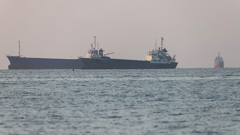 Trump Says U.S. Secretly Moved 100 Million Barrels Via Hormuz