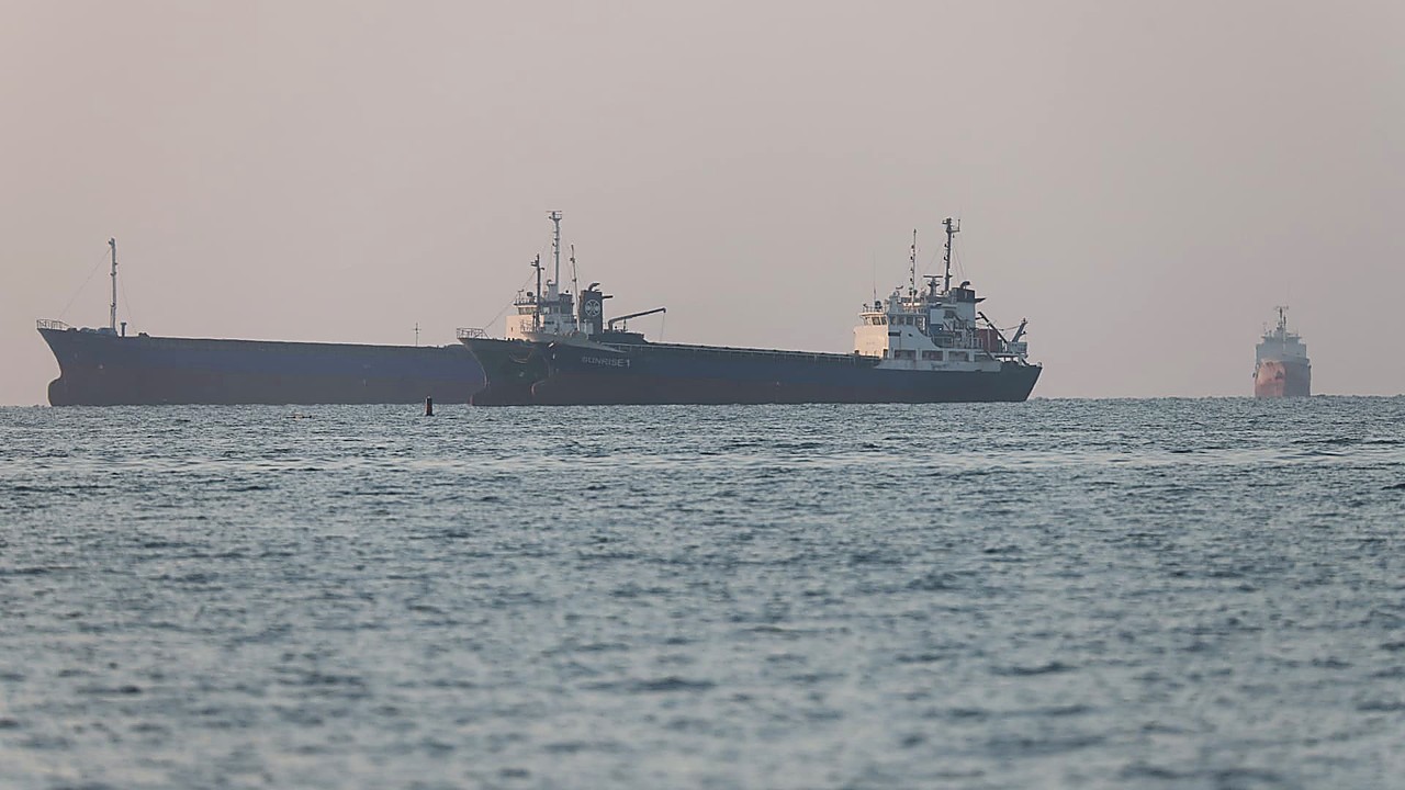 Trump Says U.S. Secretly Moved 100 Million Barrels Via Hormuz