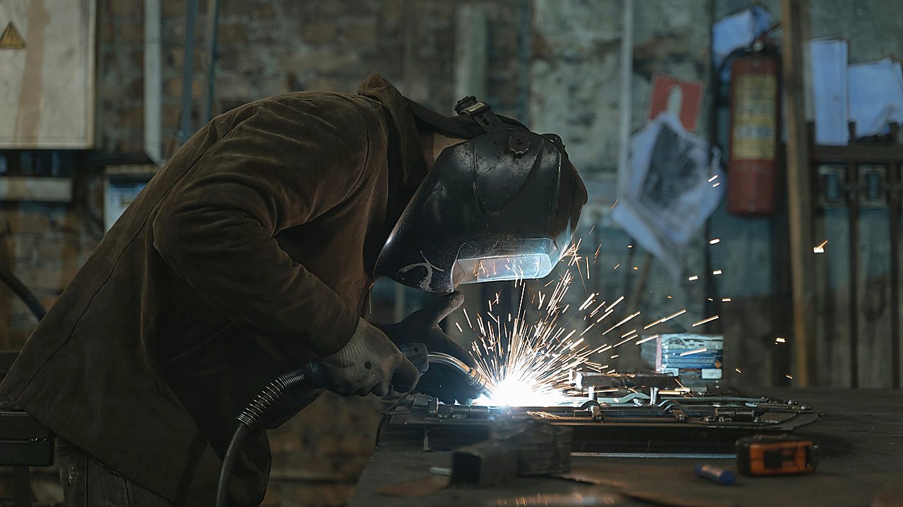 Former SpaceX Welder Set To Become Millionaire After IPO