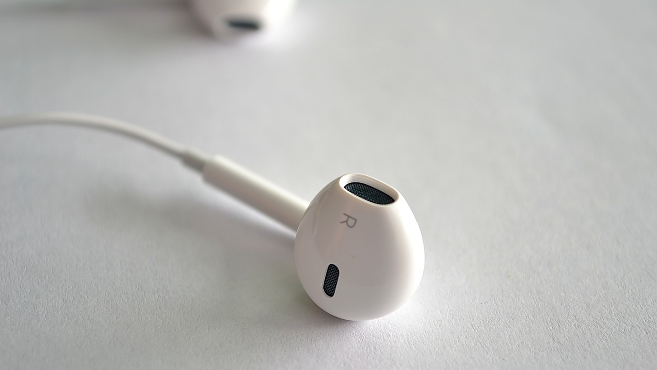 Apple Ships New Firmware For AirPods Pro 2 And AirPods Pro 3