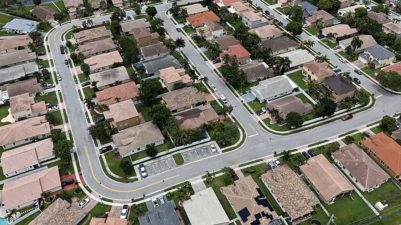 Mortgage Rates Fall, But Homebuyer Demand Remains Weak