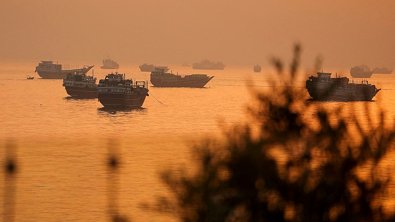 Strait Of Hormuz Reopening Seen Taking Weeks To Clear Tankers