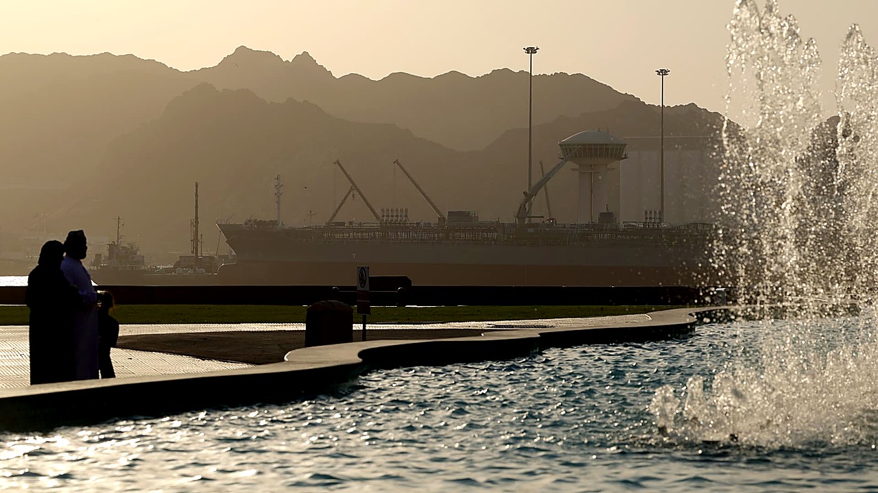 Hormuz Tanker Traffic Jumps After U.S.-Iran Sea Lane Deal