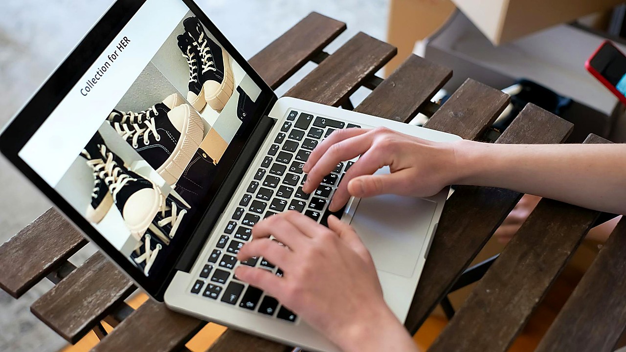 Amazon Adds AI Generated Product Images To Some Search Results