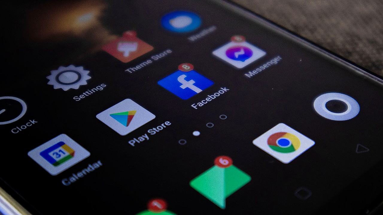 Starmer Urges Apple And Google To Block Nudity On Kids' Phones