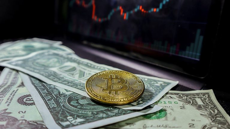 Saylor Bitcoin Strategy Draws Scrutiny After Steep Monthly Losses