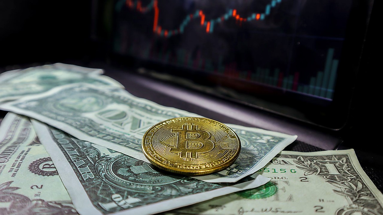 Saylor Bitcoin Strategy Draws Scrutiny After Steep Monthly Losses
