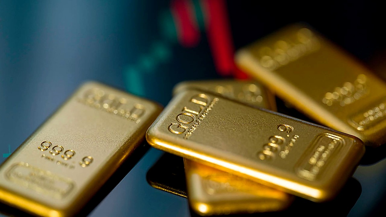 Gold Extends Slide After Worst Quarter In 13 Years