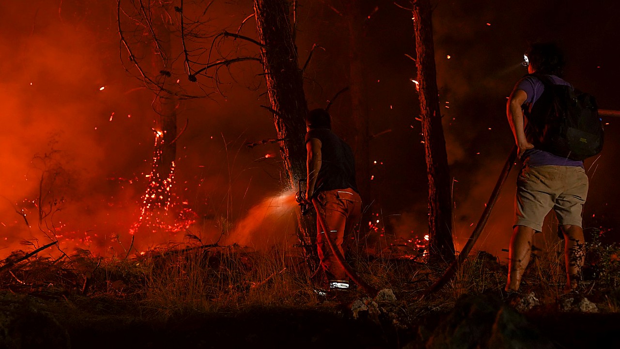 Witnesses Flee Deadly Spain Wildfire As Flames Race Uphill