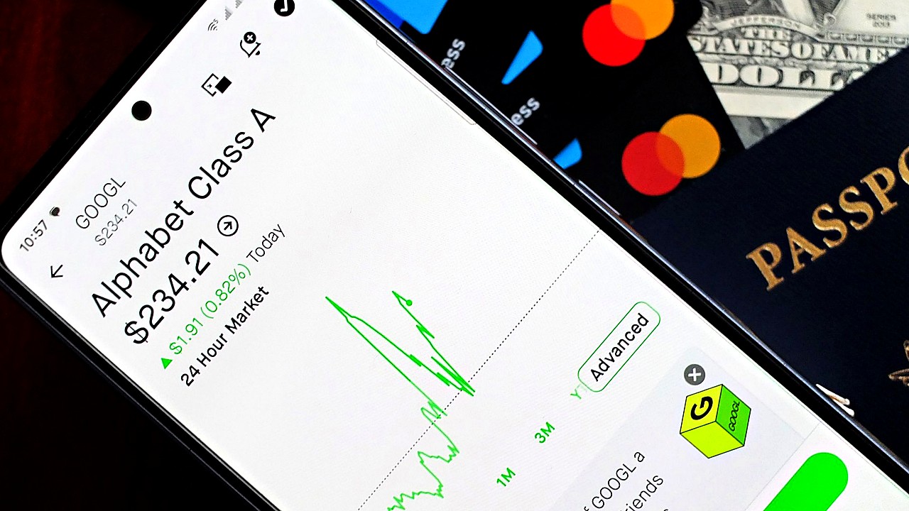 Alphabet Cash Burn Sparks Big Tech Alarm As AI Spending Climbs
