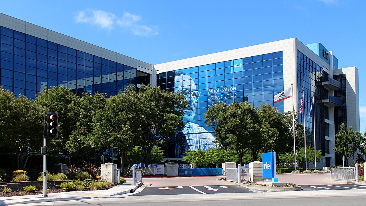 Intel Posts Q2 2026 Profit as Data Center Sales Rise